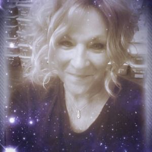 Meet your Posher, Lois